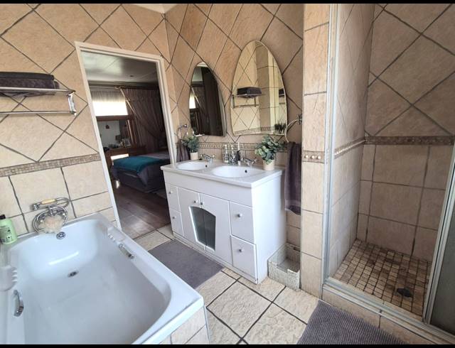 3 BEDROOM TOWNHOUSE FOR SALE IN ARCON PARK
